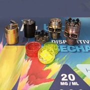 Grinder diferentes; dos de ellos en forma de calavera y otros lisos.
